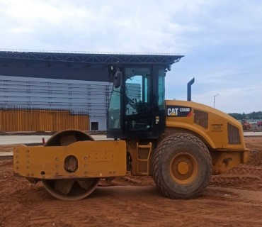 КАТОК ГРУНТОВЫЙ CAT CS68B 16ТОНН